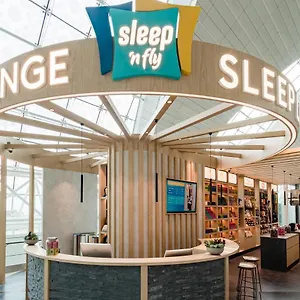 Sleep 'n Fly Sleep Lounge, B-gates Terminal 3 - Transit Only Kapselhotel