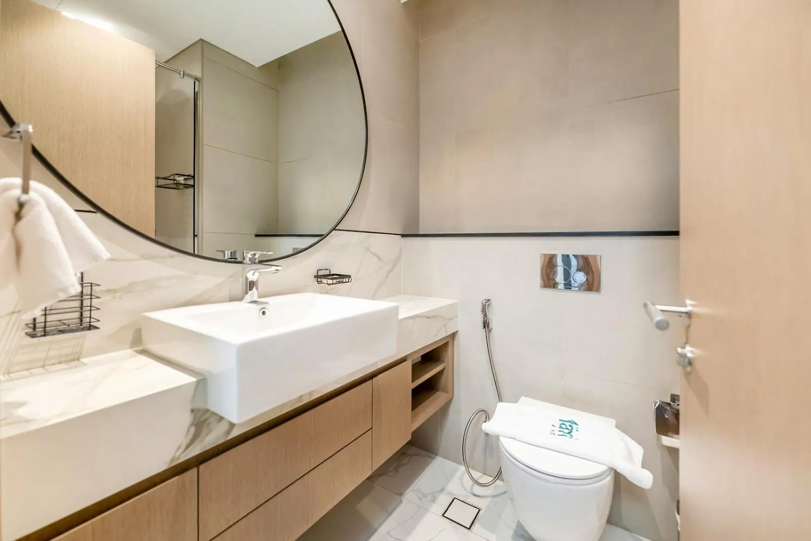 Fam Living - Getaway In Meydan - Modern Comfort Near Top Dubai Attractions Apartment